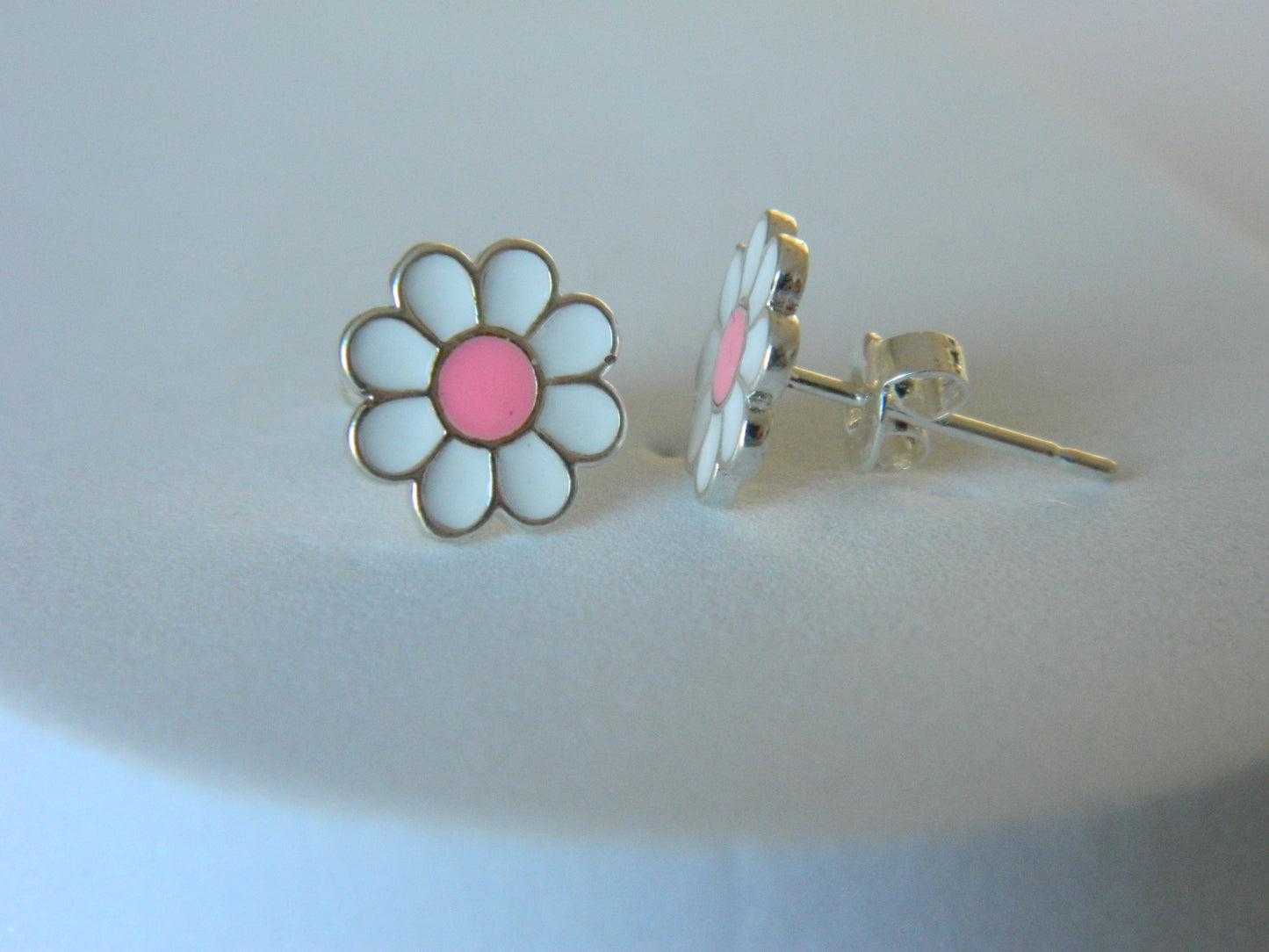 Daisy Studs-Pink.