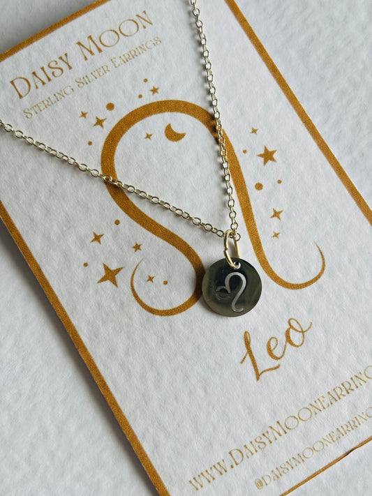 Leo star sign necklace- Silver.